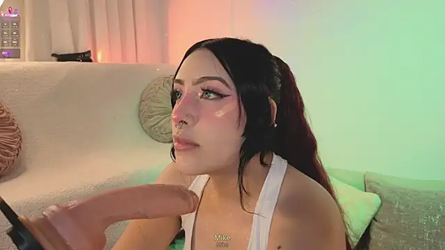 ashlynnlowe  online show from 02/22/26, 10:11