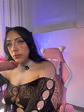 ashlynnlowe  online show from 04/07/26, 10:11