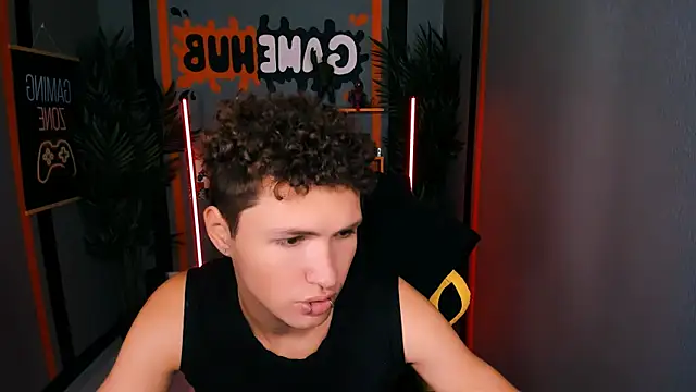 Snapshot of JonnyDarka chatting on 10/17/25, 10:39 JonnyDarka online show from 10/17/25, 10:39