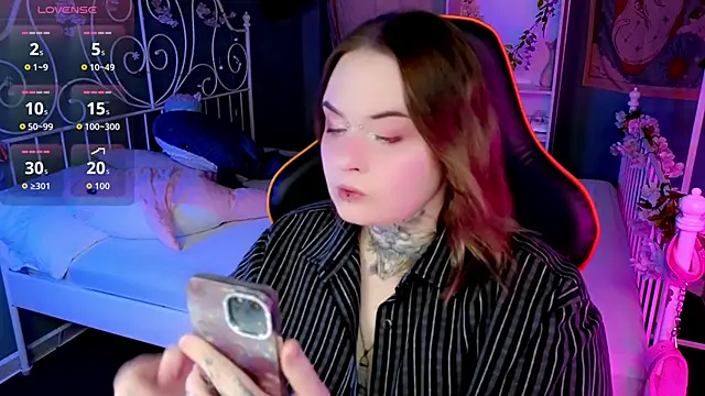 Alice Linger online show from 09/17/25, 03:25