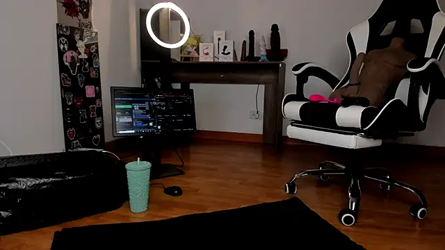 guynextdo0r online show from 10/23/25, 11:47