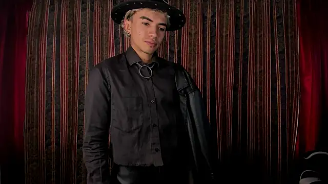 guynextdo0r online show from 11/11/25, 08:58