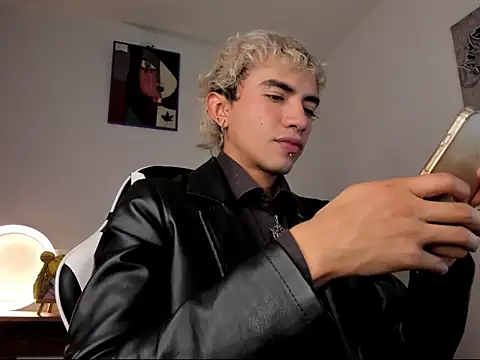 guynextdo0r online show from 10/24/25, 08:52