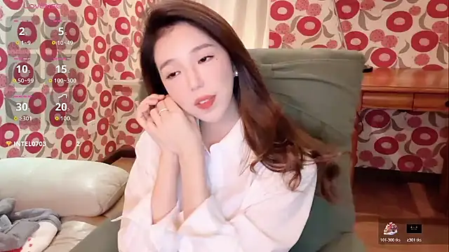 miss-lin online show from 11/28/25, 01:33