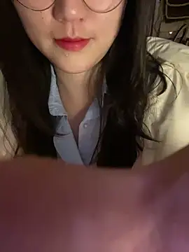 Snapshot of ruiki666 chatting on 12/17/25, 04:23 ruiki666 online show from 12/17/25, 04:23