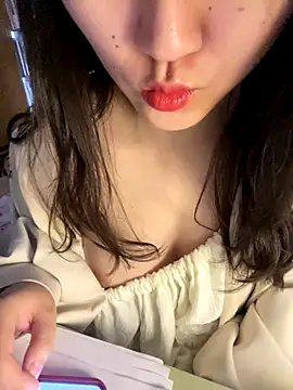 Snapshot of ruiki666 chatting on 10/19/25, 01:30 ruiki666 online show from 10/19/25, 01:30