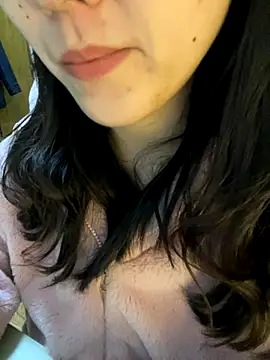 Snapshot of ruiki666 chatting on 11/21/25, 04:06 ruiki666 online show from 11/21/25, 04:06