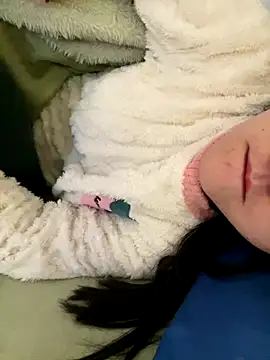 Snapshot of ruiki666 chatting on 12/17/25, 04:06 ruiki666 online show from 12/17/25, 04:06