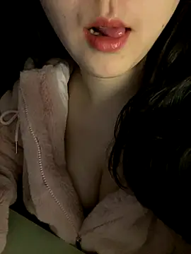 Snapshot of ruiki666 chatting on 11/24/25, 03:12 ruiki666 online show from 11/24/25, 03:12