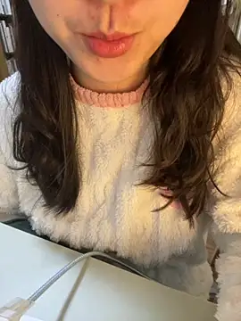 Snapshot of ruiki666 chatting on 11/14/25, 04:10 ruiki666 online show from 11/14/25, 04:10