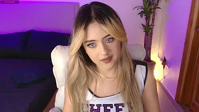 MaryMoon  online show from 10/31/25, 10:05