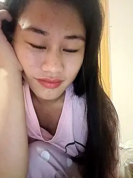 luy-xinh02 online show from 11/16/25, 12:43