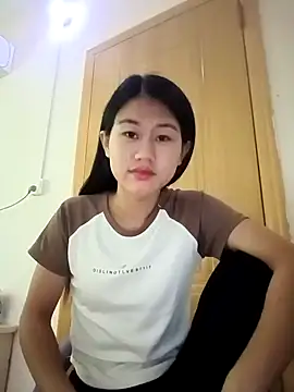 Snapshot of luy-xinh02 chatting on 10/03/25, 02:48 luy-xinh02 online show from 10/03/25, 02:48