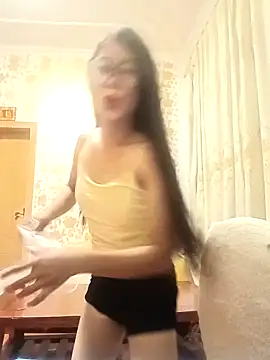 Snapshot of luy-xinh02 chatting on 10/10/25, 11:55 luy-xinh02 online show from 10/10/25, 11:55