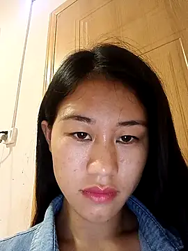 Snapshot of luy-xinh02 chatting on 10/01/25, 12:53 luy-xinh02 online show from 10/01/25, 12:53