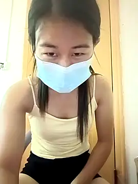 Snapshot of luy-xinh02 chatting on 10/08/25, 02:35 luy-xinh02 online show from 10/08/25, 02:35