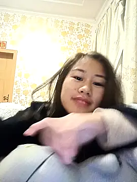 luy-xinh02 online show from 11/30/25, 10:16