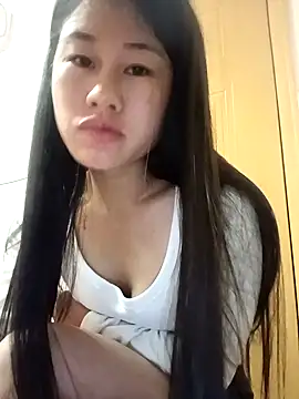 Snapshot of luy-xinh02 chatting on 11/04/25, 02:10 luy-xinh02 online show from 11/04/25, 02:10