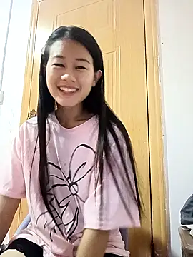 Snapshot of luy-xinh02 chatting on 10/07/25, 02:29 luy-xinh02 online show from 10/07/25, 02:29