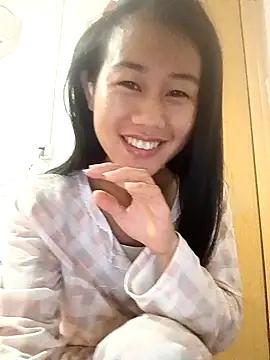 Snapshot of luy-xinh02 chatting on 09/23/25, 12:34 luy-xinh02 online show from 09/23/25, 12:34