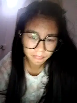 Snapshot of luy-xinh02 chatting on 10/11/25, 05:36 luy-xinh02 online show from 10/11/25, 05:36