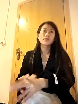 Snapshot of luy-xinh02 chatting on 10/31/25, 02:24 luy-xinh02 online show from 10/31/25, 02:24