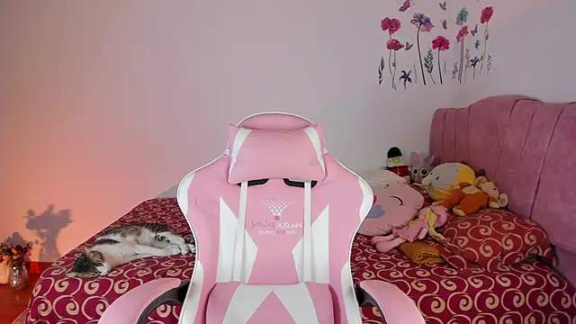 maddy parker   online show from 06/16/26, 09:37
