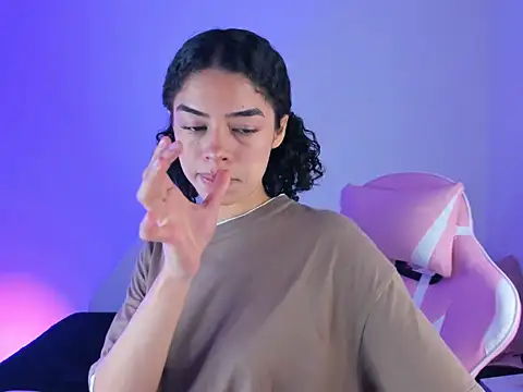 maddy parker   online show from 11/21/25, 07:35