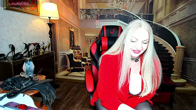 Snapshot of Nina_Devillle chatting on 02/19/26, 01:24 Nina Devillle online show from 02/19/26, 01:24