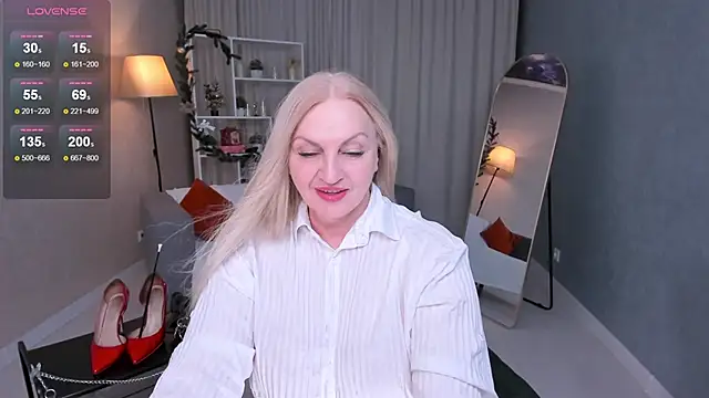 Nina Devillle online show from 12/15/25, 02:45