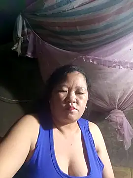 Snapshot of riso-00 chatting on 09/30/25, 03:51 riso-00 online show from 09/30/25, 03:51