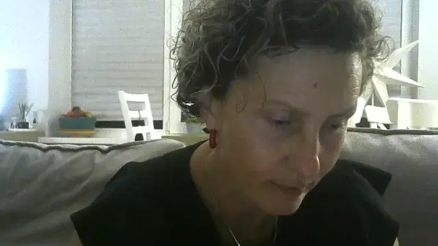 Snapshot of Sylira chatting on 07/18/26, 12:19 Sylira online show from 07/18/26, 12:19