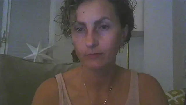 Snapshot of Sylira chatting on 07/20/26, 12:51 Sylira online show from 07/20/26, 12:51