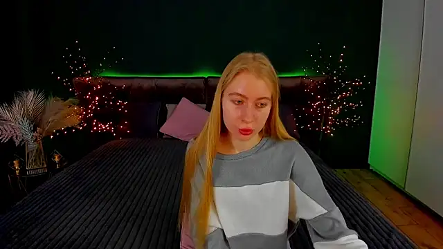 Snapshot of Alina_Blonde chatting on 09/27/25, 05:46 Alina Blonde online show from 09/27/25, 05:46