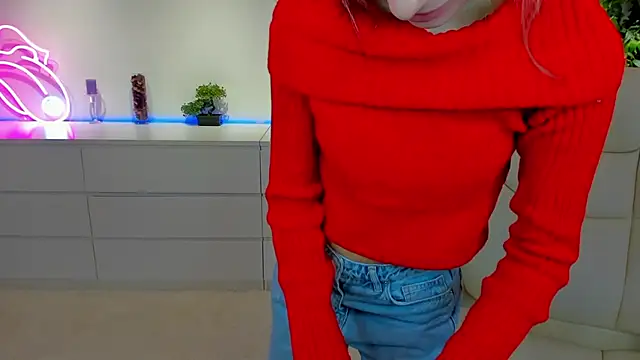 Snapshot of Alina_Blonde chatting on 11/01/25, 06:41 Alina Blonde online show from 11/01/25, 06:41