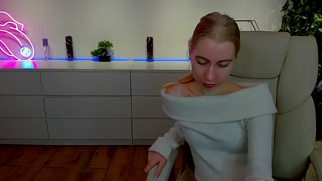 Snapshot of Alina_Blonde chatting on 11/02/25, 06:40 Alina Blonde online show from 11/02/25, 06:40