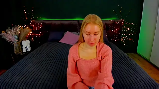 Snapshot of Alina_Blonde chatting on 10/18/25, 05:42 Alina Blonde online show from 10/18/25, 05:42