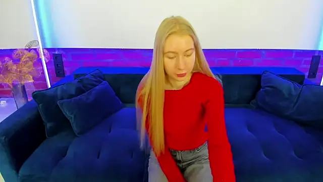 Snapshot of Alina_Blonde chatting on 11/20/25, 06:36 Alina Blonde online show from 11/20/25, 06:36