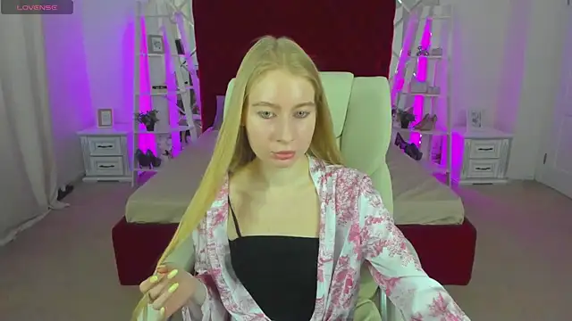 Snapshot of Alina_Blonde chatting on 06/16/26, 05:40 Alina Blonde online show from 06/16/26, 05:40