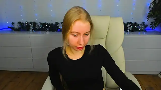 Snapshot of Alina_Blonde chatting on 12/16/25, 06:39 Alina Blonde online show from 12/16/25, 06:39