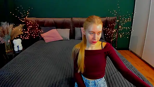 Snapshot of Alina_Blonde chatting on 11/16/25, 06:40 Alina Blonde online show from 11/16/25, 06:40