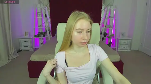 Alina Blonde online show from 05/17/26, 05:40