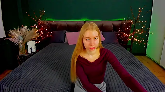 Snapshot of Alina_Blonde chatting on 11/06/25, 06:50 Alina Blonde online show from 11/06/25, 06:50