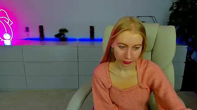 Snapshot of Alina_Blonde chatting on 10/14/25, 05:41 Alina Blonde online show from 10/14/25, 05:41