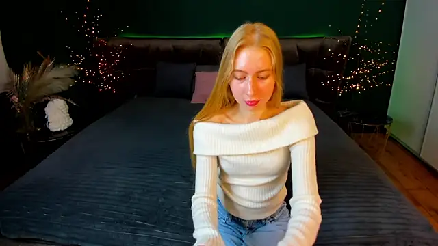 Snapshot of Alina_Blonde chatting on 10/25/25, 06:34 Alina Blonde online show from 10/25/25, 06:34