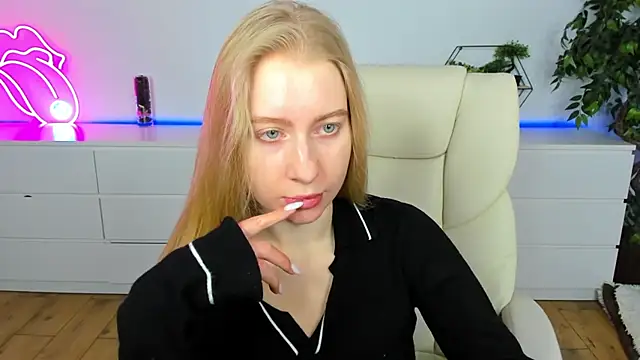 Alina Blonde online show from 02/08/26, 06:33