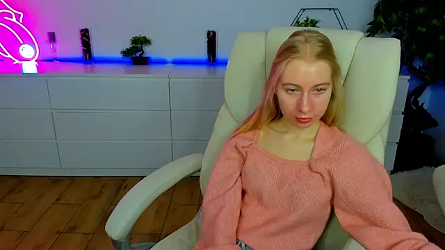 Snapshot of Alina_Blonde chatting on 11/12/25, 06:39 Alina Blonde online show from 11/12/25, 06:39