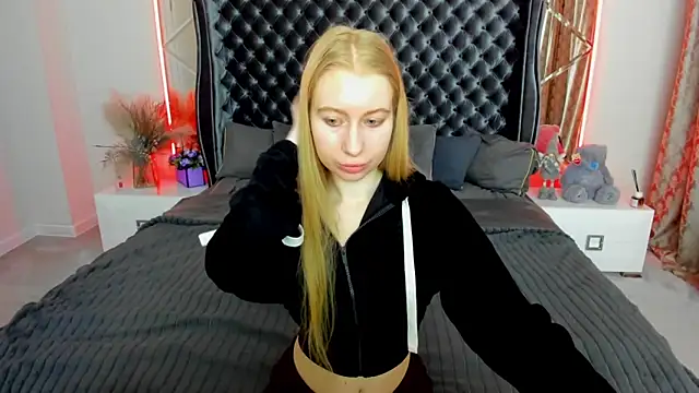 Alina Blonde online show from 04/18/26, 05:43