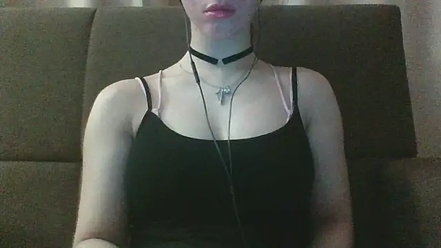 Snapshot of Avenyya chatting on 07/14/26, 05:19 Avenyya online show from 07/14/26, 05:19