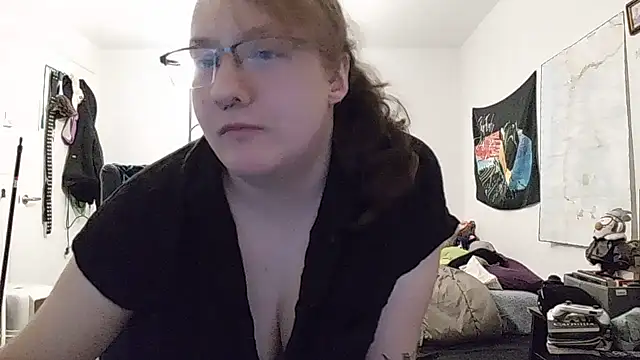 Snapshot of tbutchrat chatting on 10/19/25, 06:49 tbutchrat online show from 10/19/25, 06:49